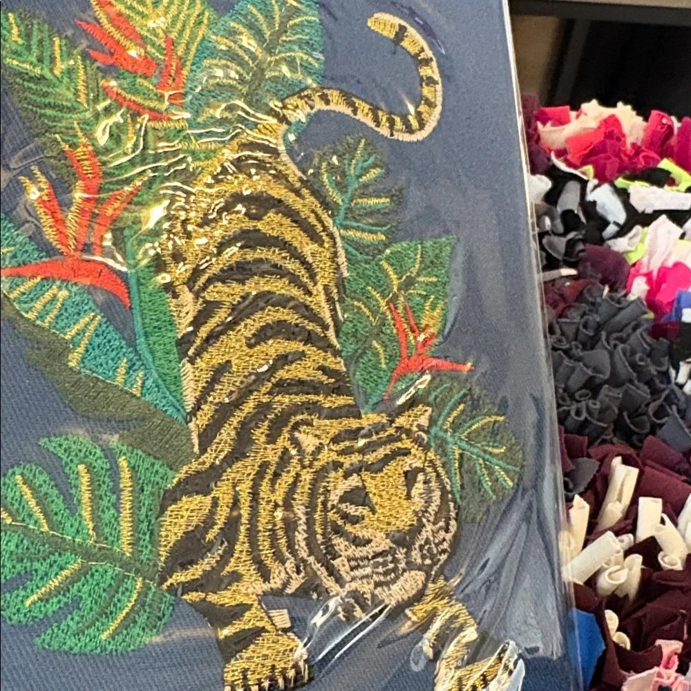 🆕Papyrus 3D Embroidered Tiger Blank Inside Card